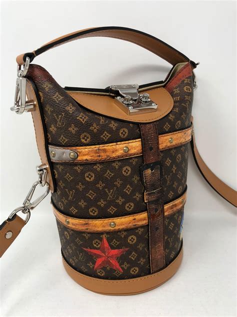 louis vuitton trunk bag price.